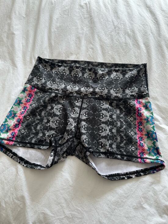 Prana Pants - Prana Black Bike Shorts with Floral Side Panels, size XL